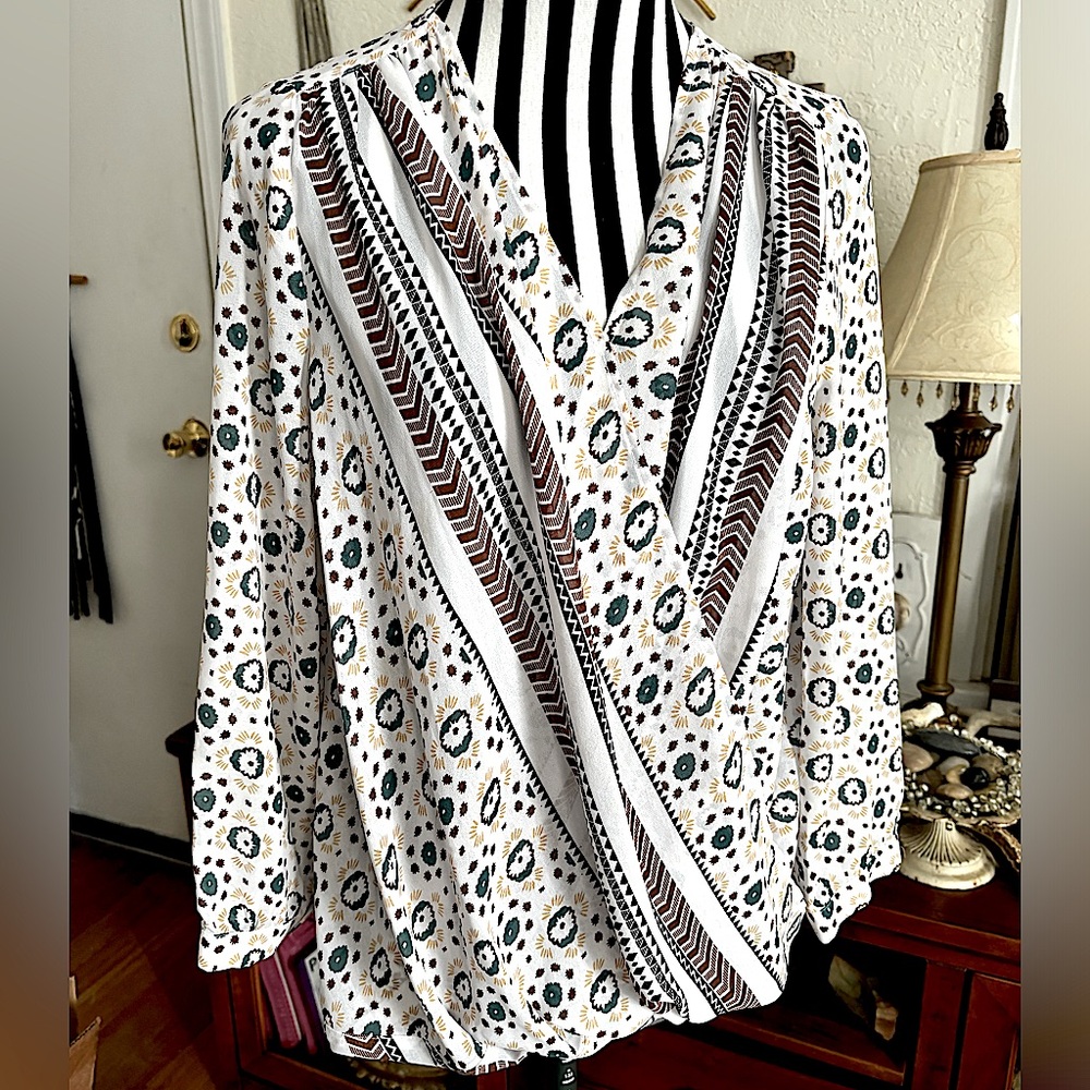Sweet Little Criss Cross Long Sleeve Southwest Boho Motif Long Sleeve Blouse MED